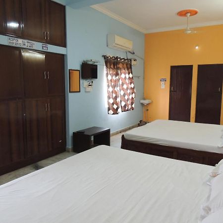 Radha Party Hall Kanchipuram Bagian luar foto