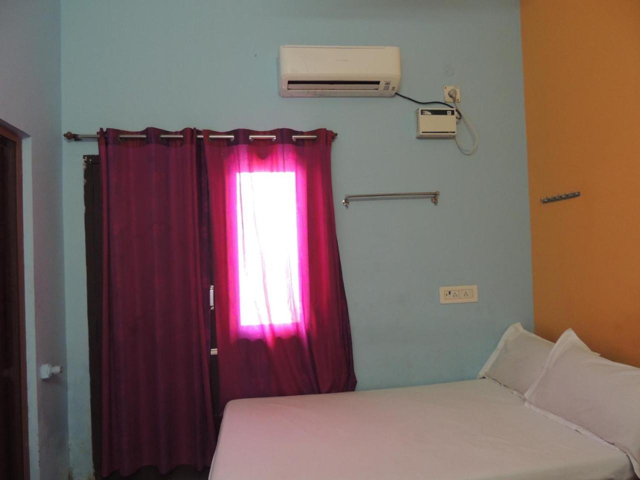 Radha Party Hall Kanchipuram Bagian luar foto