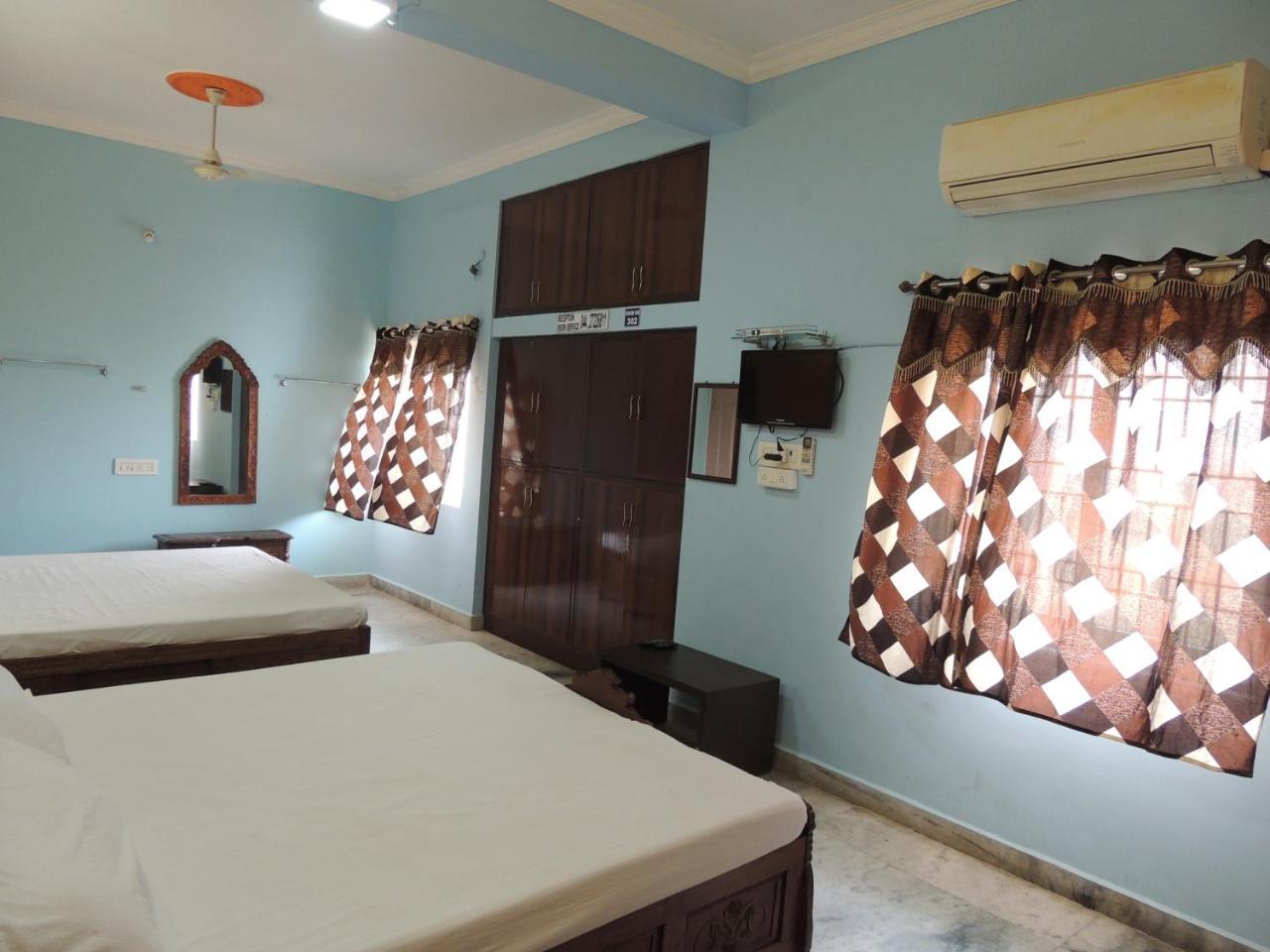 Radha Party Hall Kanchipuram Bagian luar foto