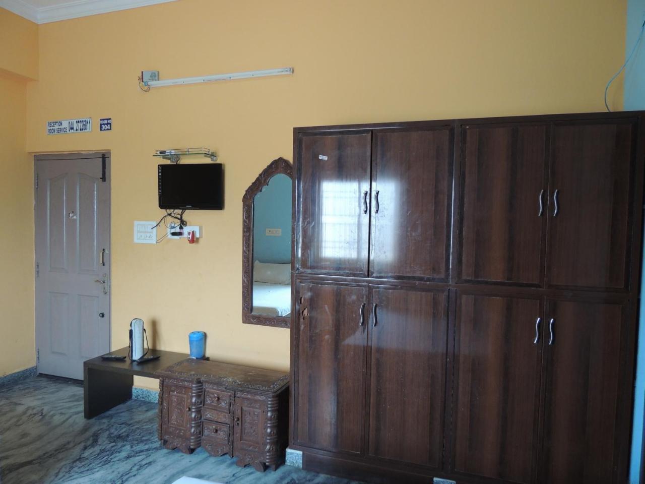 Radha Party Hall Kanchipuram Bagian luar foto